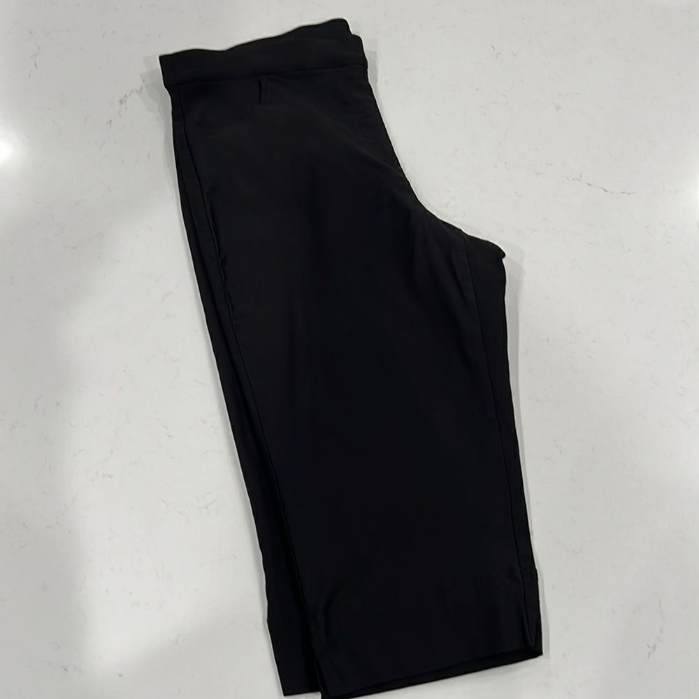 Alfred Dunner Classic Fit Black Capri Pants NWT